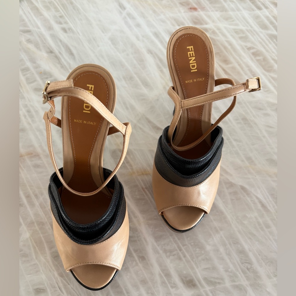 Rare Fendi Black and Tan Peep-Toe Heels Size 37 - Picture 6 of 16